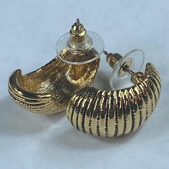 Half Hoop Vintage Pierced Post Earrings Womens Gold Tone Ridged Ribbed Textured - Picture 15 of 16